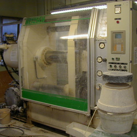 Netzsch pressure casting machine type 225.01, 1995, closing pressure 650kN, max. article area at 40 bar slip pressure:1600cm2, at 30 barslip pressure:2150cm2