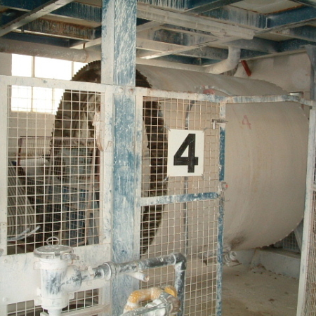 WILLAIM BOULTON 7 ft diameter x 7 ft long Silex lined Ball Mill, complete with drive. Capacity Approximately 2000 Kgs