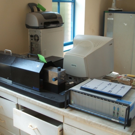 One S. L. Electrotech(Instrumentation) Ltd Thermal Expansion measurement system, Model S195 for single or double sample testing. Computer controlled.